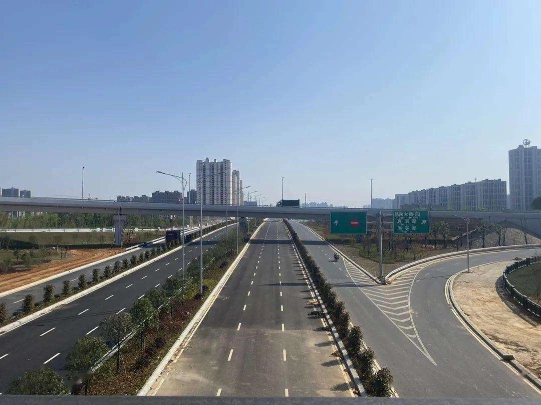 مشروع توريد مواد البنية التحتية للبلدية لإعادة بناء طريق تشانغنان السريع، نانتشانغ